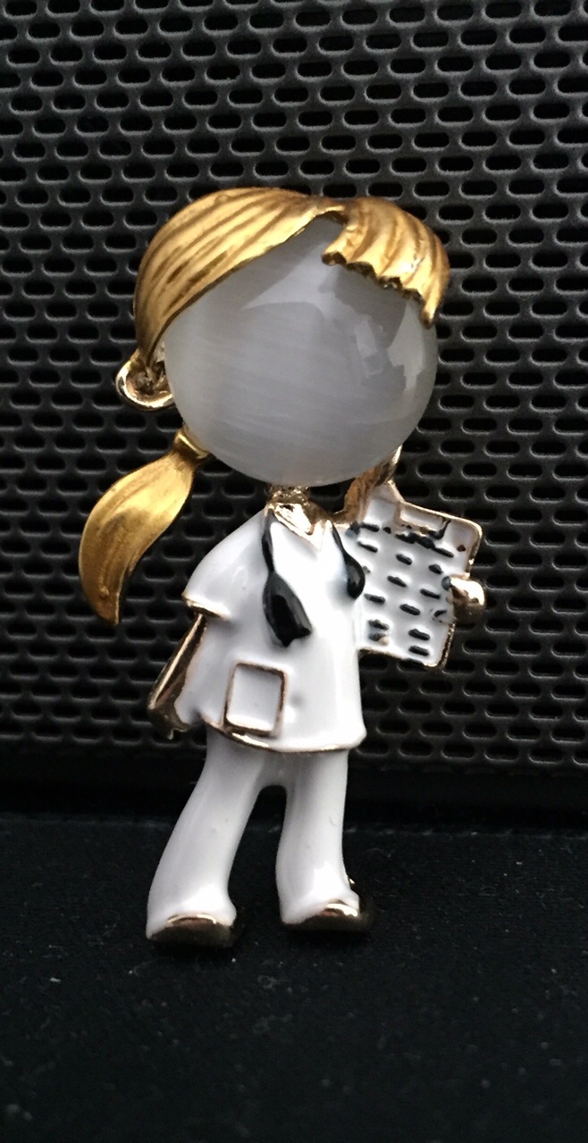 Broche Arts ( 4.3 x 2.6 cm )