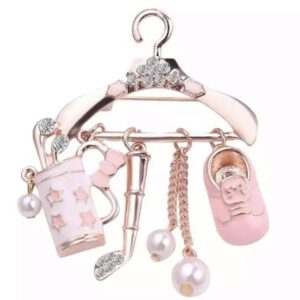 Broche Kledinghanger met accessoires ( 6 x 4 cm )