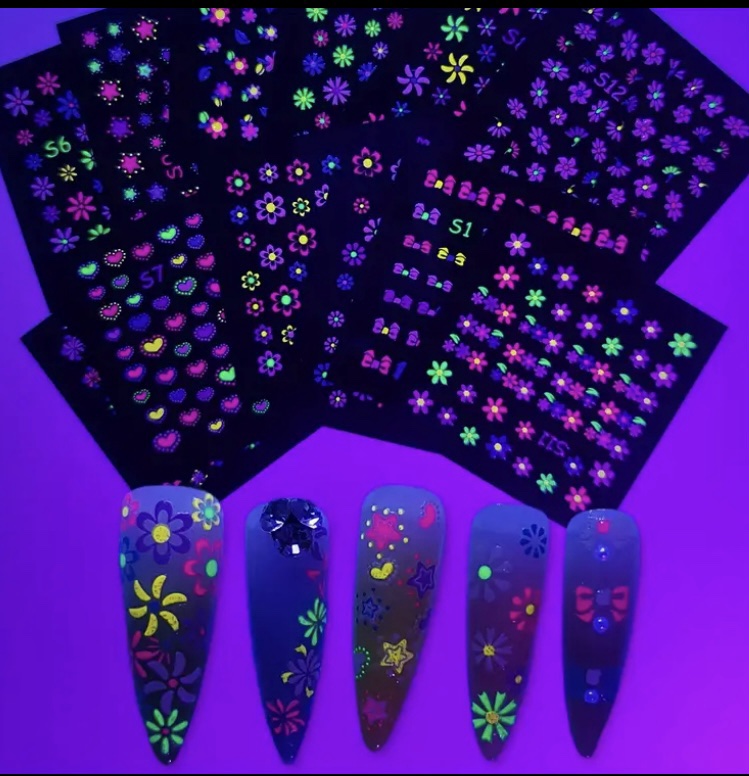 Nagelstickers 3D Glow in the Dark ( 12 Sticker velletjes )6 x 6 cm