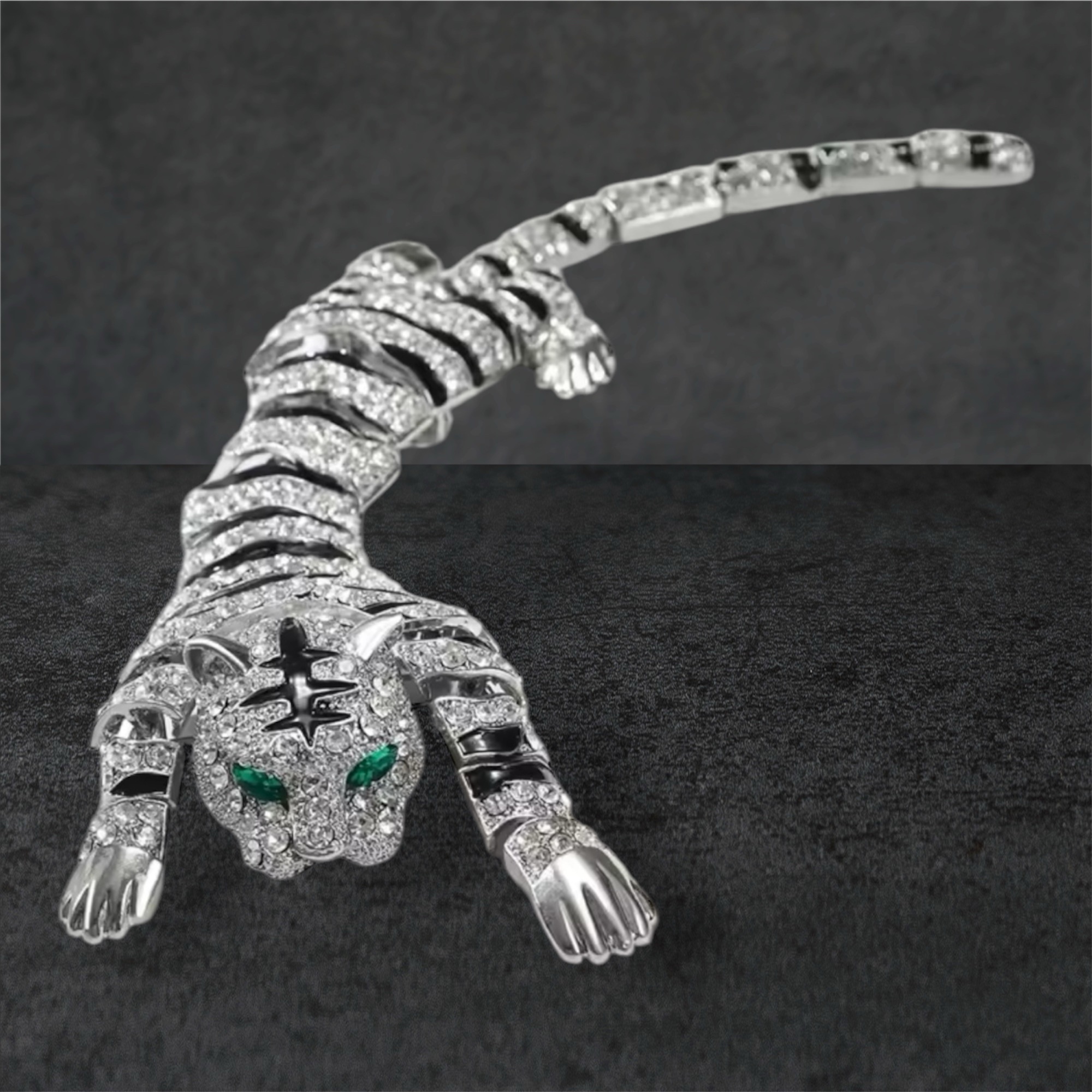 Broche Tijger Strass Zilverkleurig( Schouder Broche Groot) 26 x 6 cm