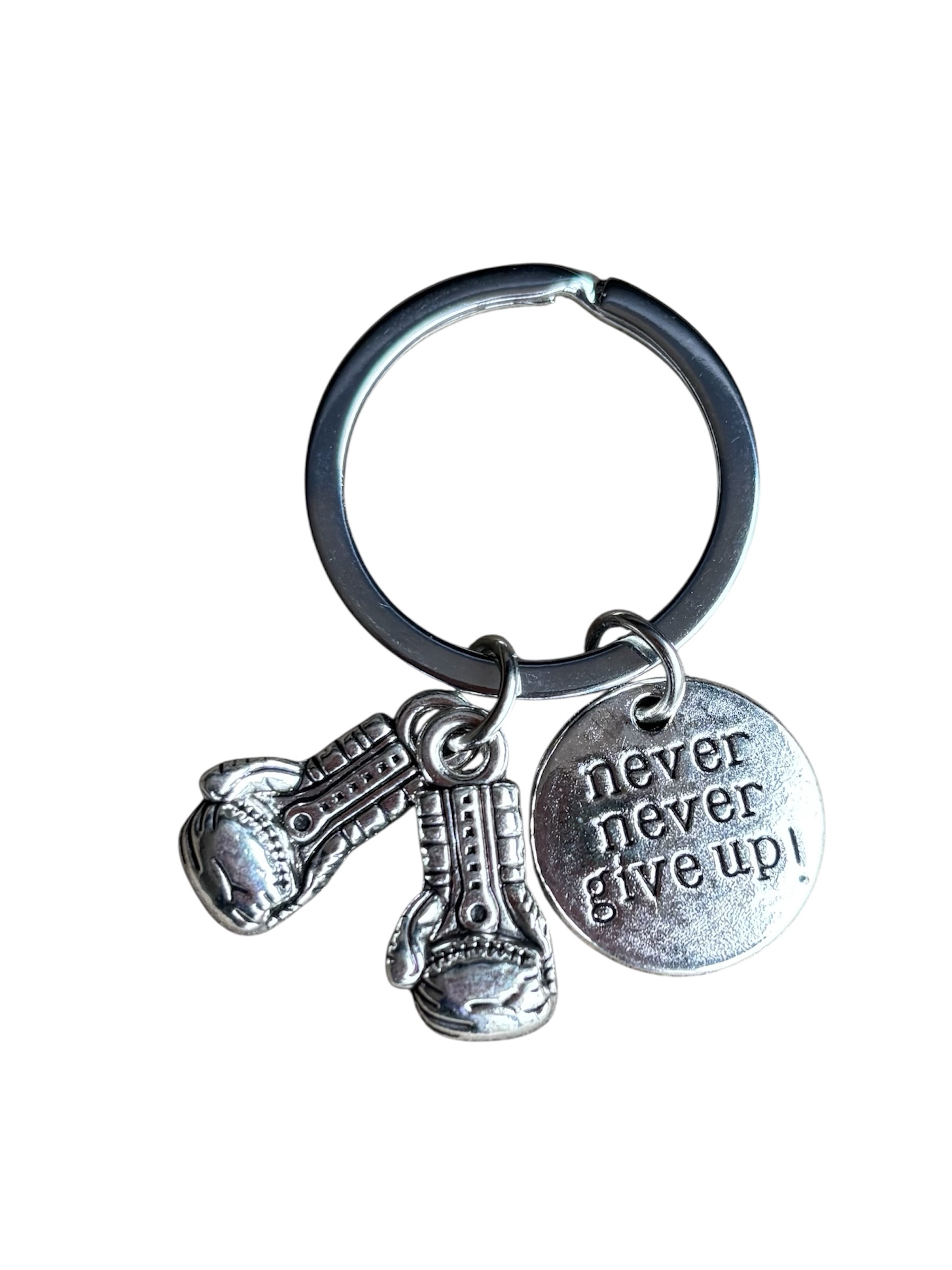 Sleutelhanger Never Never Gife Up! ( met bokshandschoenen) 6 x 3 cm