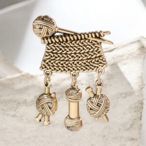 Broche Breiwerk ( Koperkleurig ) 6 x 3.9 cm